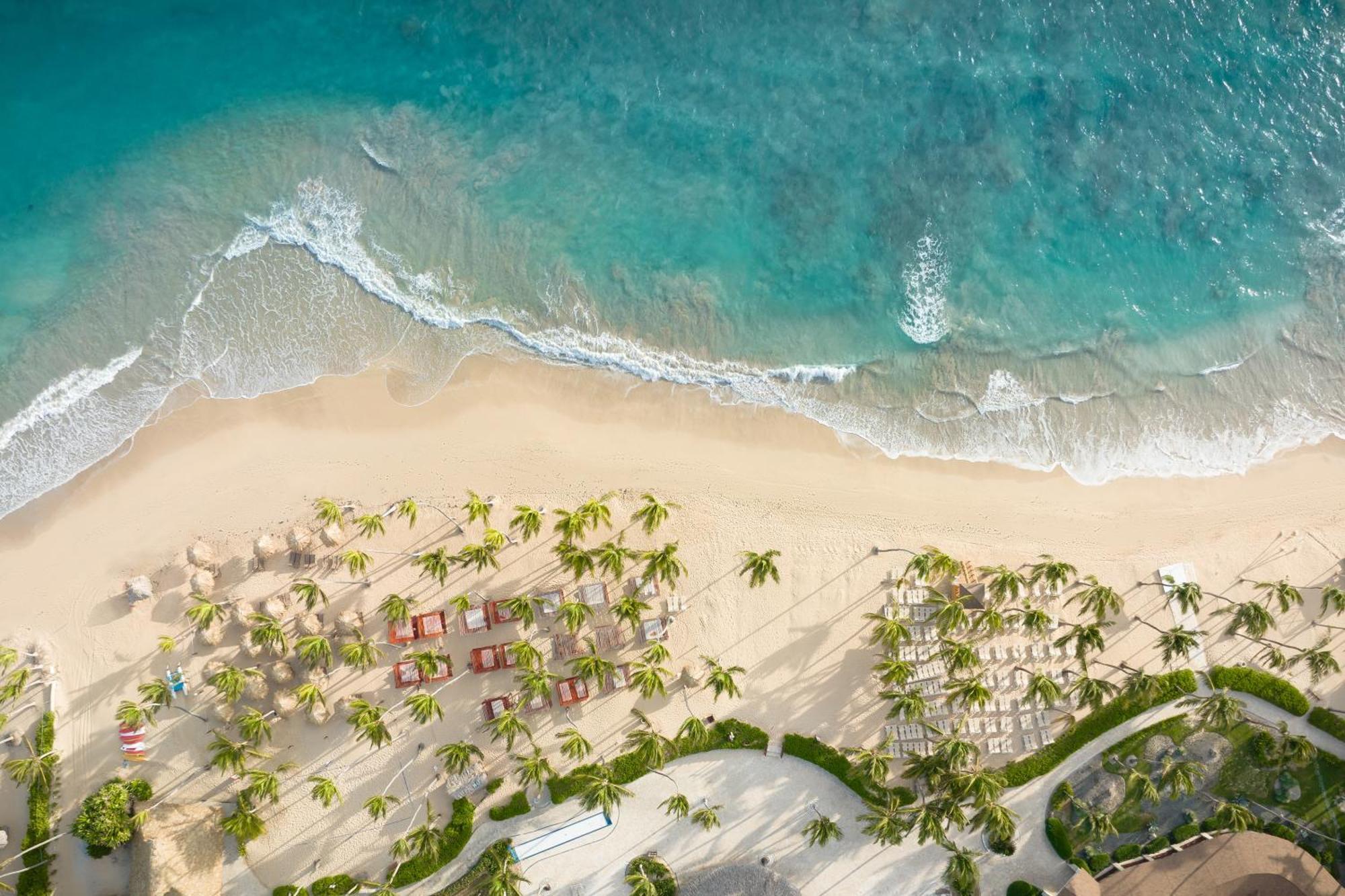 Wyndham Alltra Punta Cana All Inclusive Resort Ngoại thất bức ảnh Aerial view of the beach